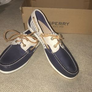 🔥NWT🔥 Koifish Stripe Navy Sperrys